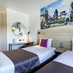 Zimmer mit Verbindungstür